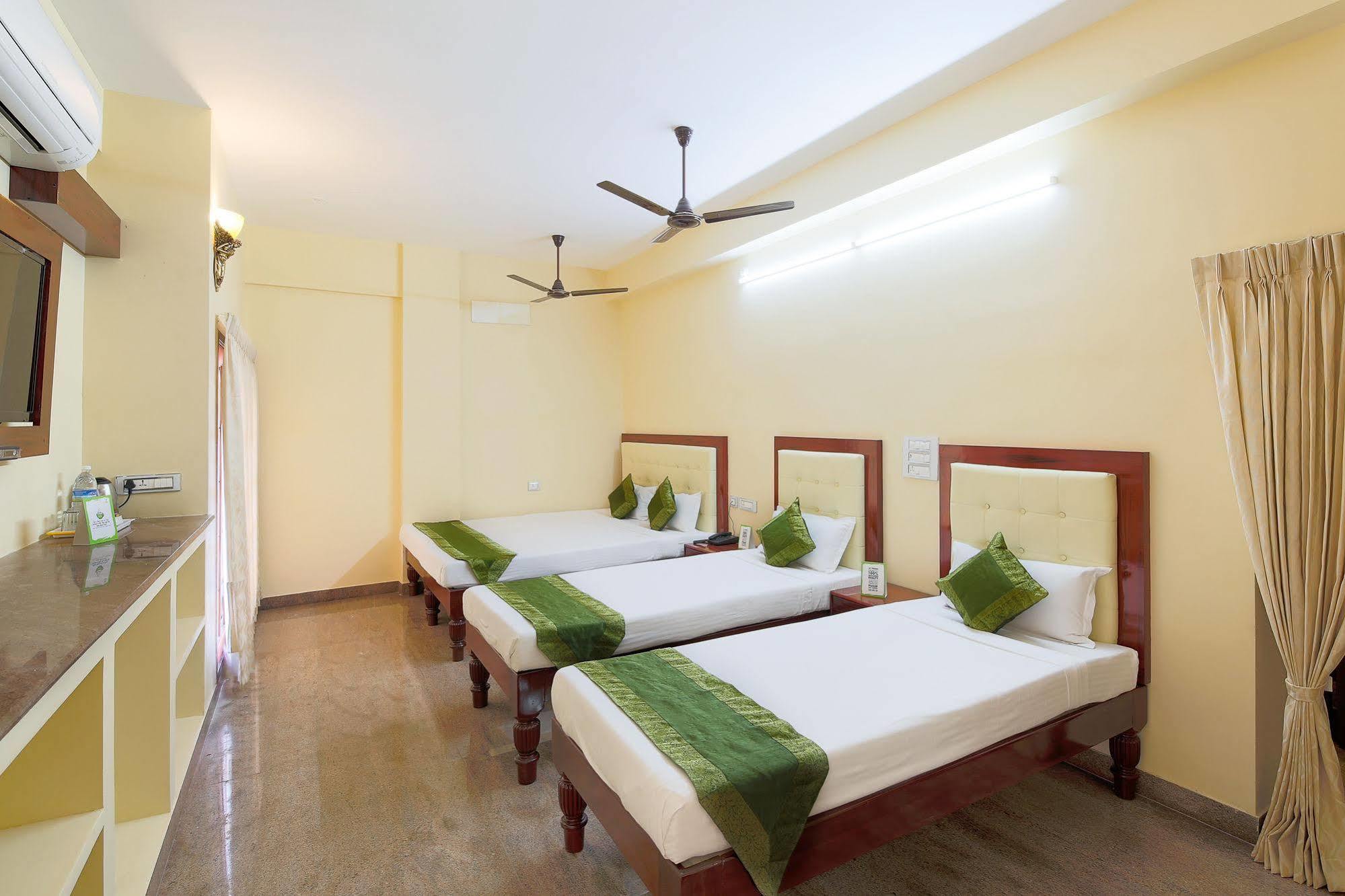 Treebo Grace Inn, 3 Min Walk From Promenade Inn 3*